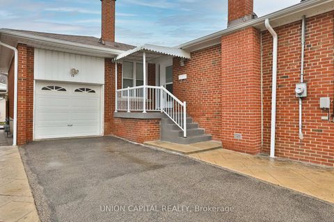 Photo 2 at 12 Anola Place, Bendale, Toronto