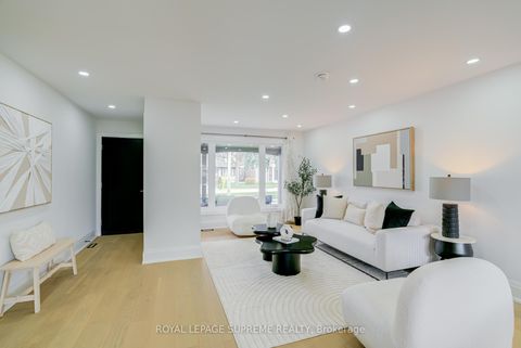 Photo 2 at 21 Spencely Court, Richview, Toronto
