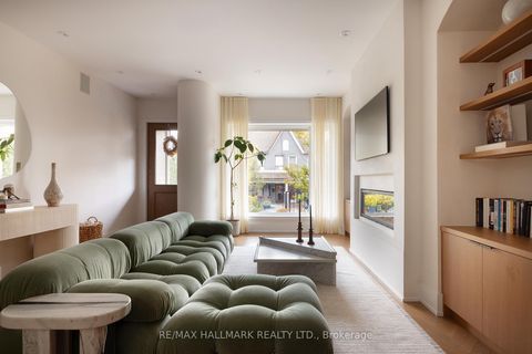 Photo 3 at 18 Foxley Street, Bellwoods, Toronto