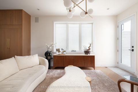 Photo 10 at 18 Foxley Street, Bellwoods, Toronto