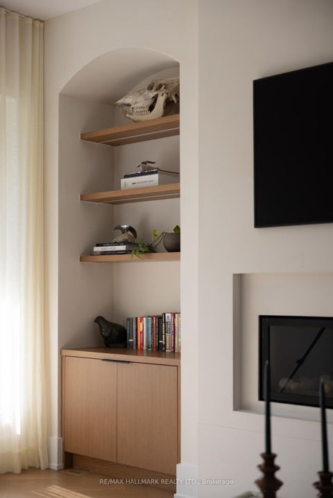 Photo 18 at 18 Foxley Street, Bellwoods, Toronto