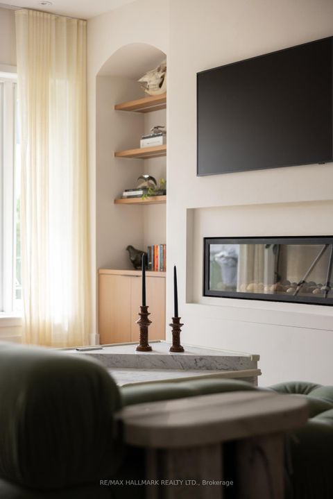 Photo 21 at 18 Foxley Street, Bellwoods, Toronto