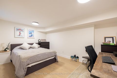 Photo 42 at 18 Foxley Street, Bellwoods, Toronto