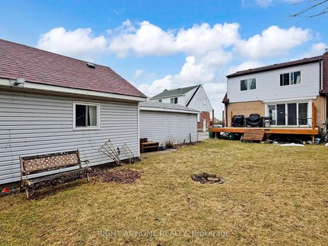 Photo 7 at 46 Glenshephard Drive, Kennedy Park, Toronto