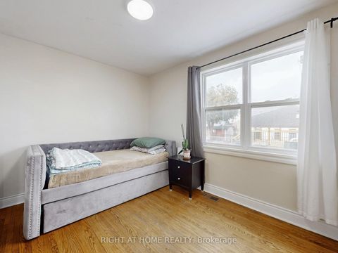 Photo 18 at 46 Glenshephard Drive, Kennedy Park, Toronto