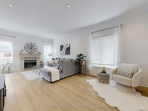 Photo 2 at 60 Colombo Crescent, Maple, Vaughan