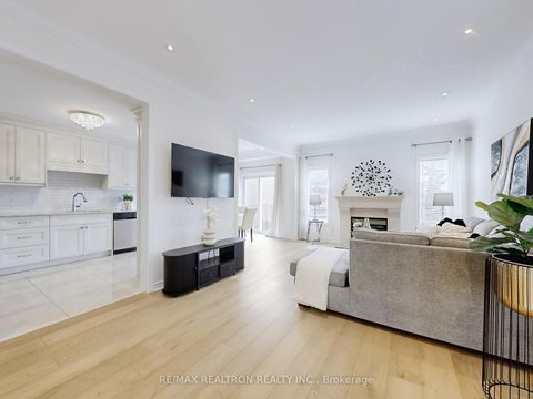 Photo 4 at 60 Colombo Crescent, Maple, Vaughan