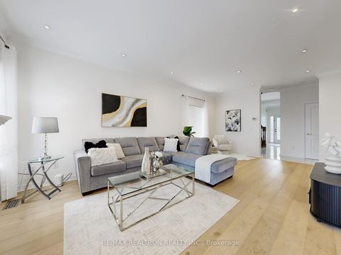 Photo 6 at 60 Colombo Crescent, Maple, Vaughan