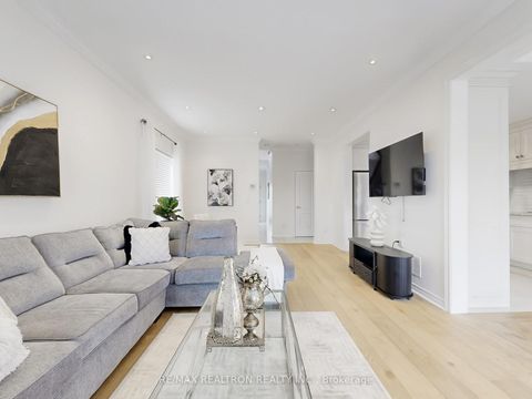 Photo 7 at 60 Colombo Crescent, Maple, Vaughan