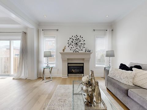 Photo 9 at 60 Colombo Crescent, Maple, Vaughan