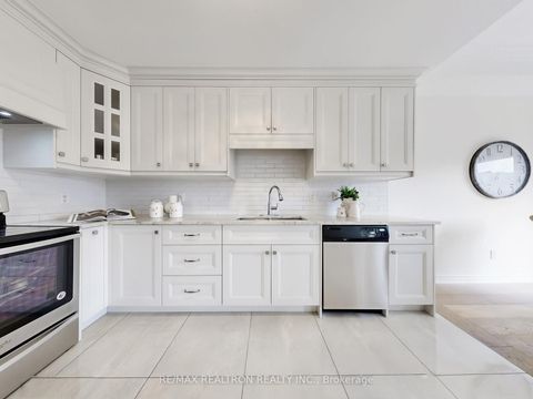 Photo 11 at 60 Colombo Crescent, Maple, Vaughan