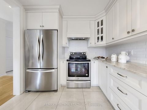 Photo 13 at 60 Colombo Crescent, Maple, Vaughan