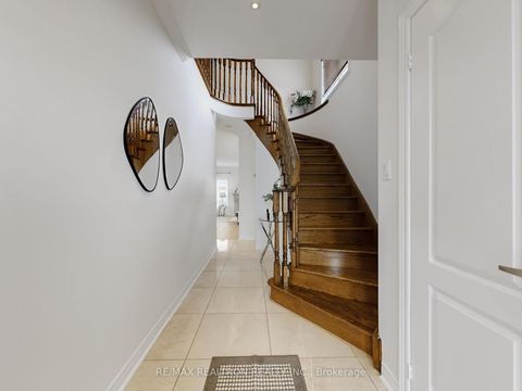 Photo 18 at 60 Colombo Crescent, Maple, Vaughan