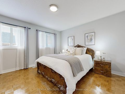 Photo 20 at 60 Colombo Crescent, Maple, Vaughan