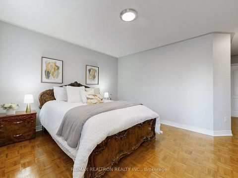 Photo 21 at 60 Colombo Crescent, Maple, Vaughan