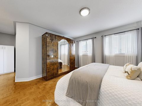 Photo 22 at 60 Colombo Crescent, Maple, Vaughan