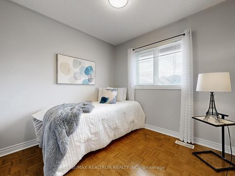 Photo 28 at 60 Colombo Crescent, Maple, Vaughan