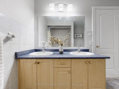 Photo 31 at 60 Colombo Crescent, Maple, Vaughan