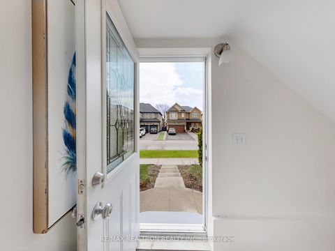 Photo 33 at 60 Colombo Crescent, Maple, Vaughan