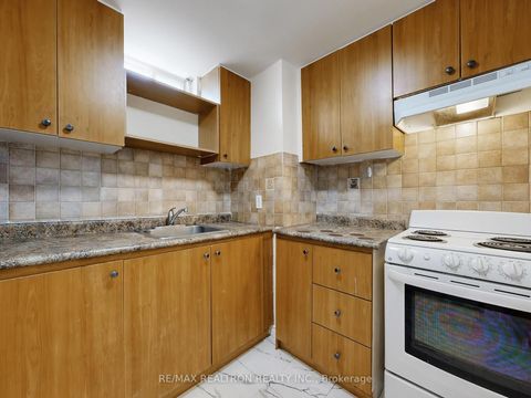 Photo 38 at 60 Colombo Crescent, Maple, Vaughan