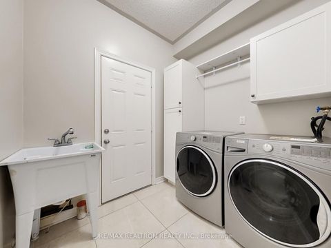 Photo 44 at 60 Colombo Crescent, Maple, Vaughan