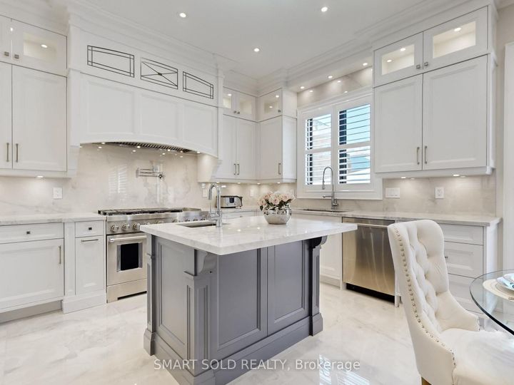 Photo 5 at 20 Dunn Drive, Oak Ridges Lake Wilcox, Richmond Hill