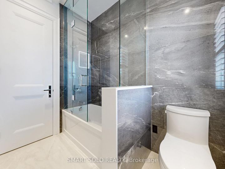 Photo 25 at 20 Dunn Drive, Oak Ridges Lake Wilcox, Richmond Hill