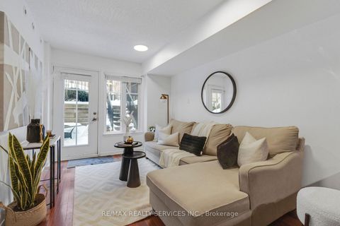 Photo 4 at 632 - 38 Western Battery Road, Niagara, Toronto