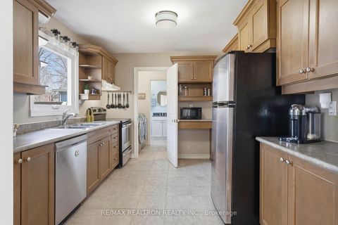 Photo 6 at 184 Silas Boulevard, Keswick North, Georgina