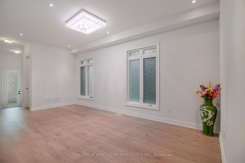 Photo 7 at 38 Tipp Drive, Rural Richmond Hill, Richmond Hill