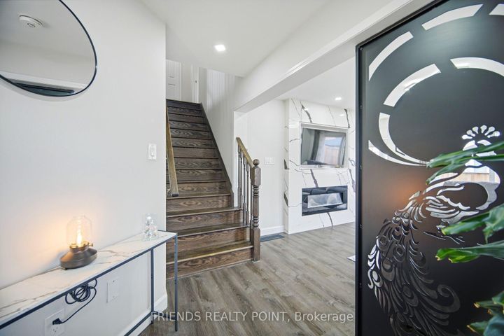 Photo 5 at 19 Donlamont Circle, Northwest Brampton, Brampton