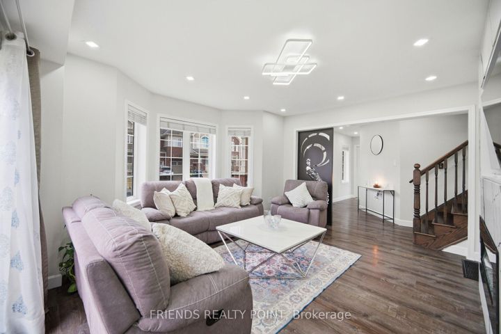 Photo 6 at 19 Donlamont Circle, Northwest Brampton, Brampton