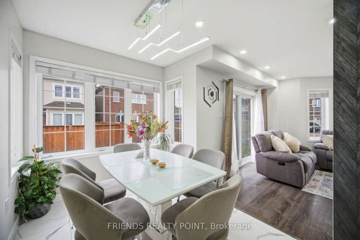 Photo 11 at 19 Donlamont Circle, Northwest Brampton, Brampton