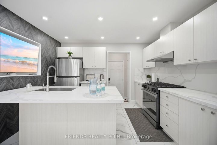 Photo 13 at 19 Donlamont Circle, Northwest Brampton, Brampton