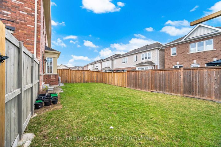 Photo 16 at 19 Donlamont Circle, Northwest Brampton, Brampton