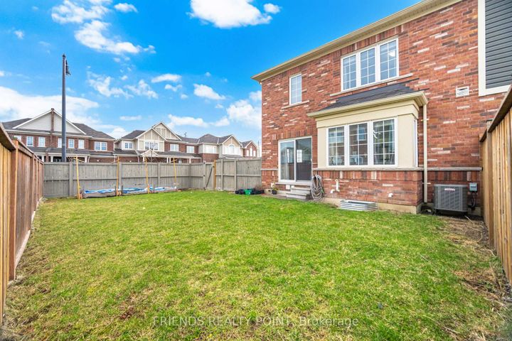 Photo 17 at 19 Donlamont Circle, Northwest Brampton, Brampton