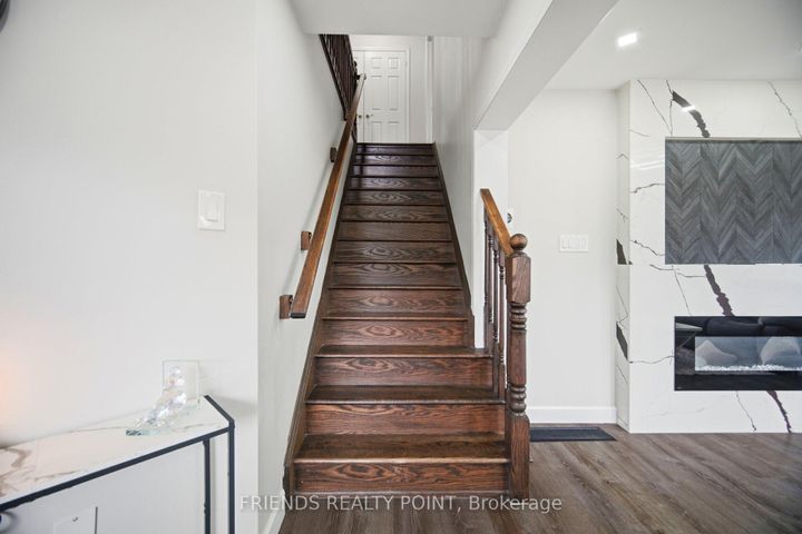 Photo 19 at 19 Donlamont Circle, Northwest Brampton, Brampton