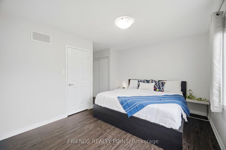 Photo 21 at 19 Donlamont Circle, Northwest Brampton, Brampton