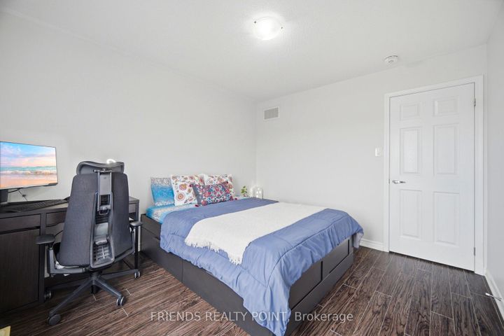 Photo 26 at 19 Donlamont Circle, Northwest Brampton, Brampton