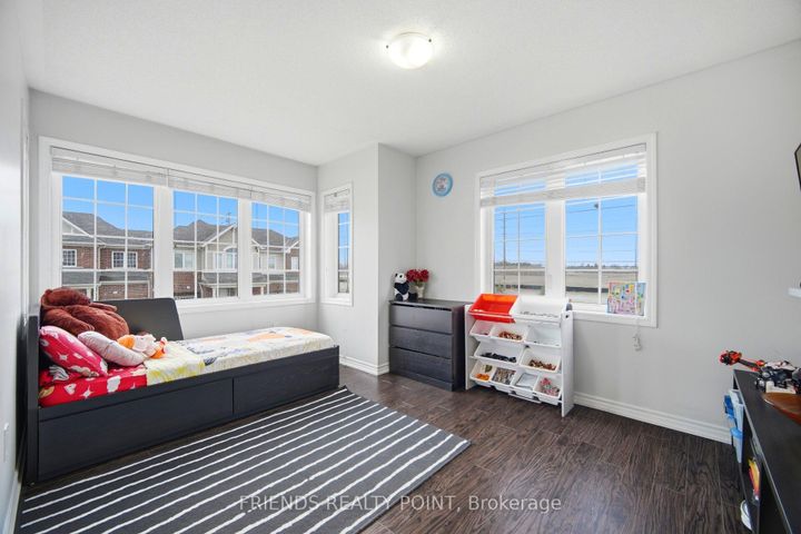 Photo 27 at 19 Donlamont Circle, Northwest Brampton, Brampton