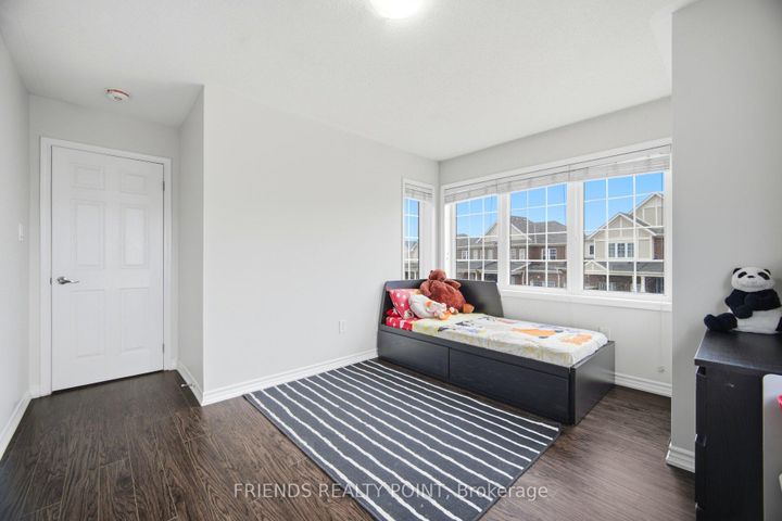 Photo 28 at 19 Donlamont Circle, Northwest Brampton, Brampton