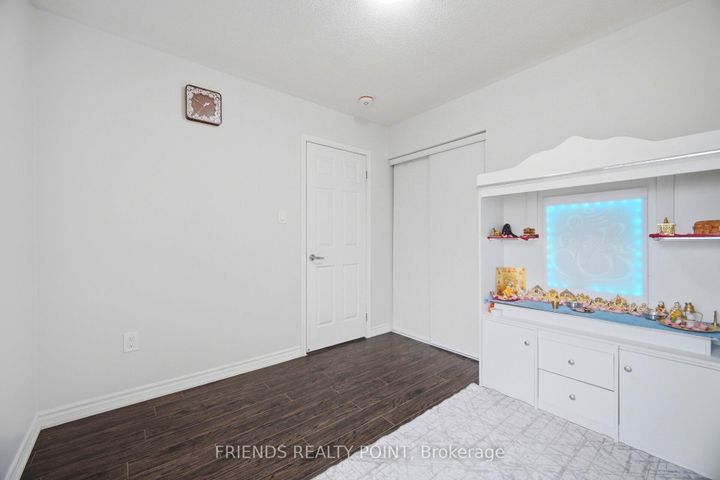 Photo 30 at 19 Donlamont Circle, Northwest Brampton, Brampton