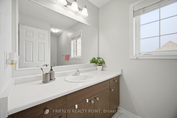 Photo 31 at 19 Donlamont Circle, Northwest Brampton, Brampton