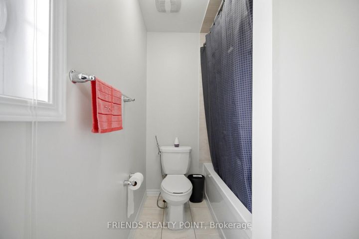 Photo 32 at 19 Donlamont Circle, Northwest Brampton, Brampton