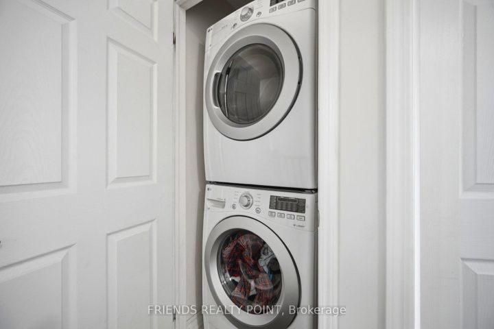 Photo 33 at 19 Donlamont Circle, Northwest Brampton, Brampton