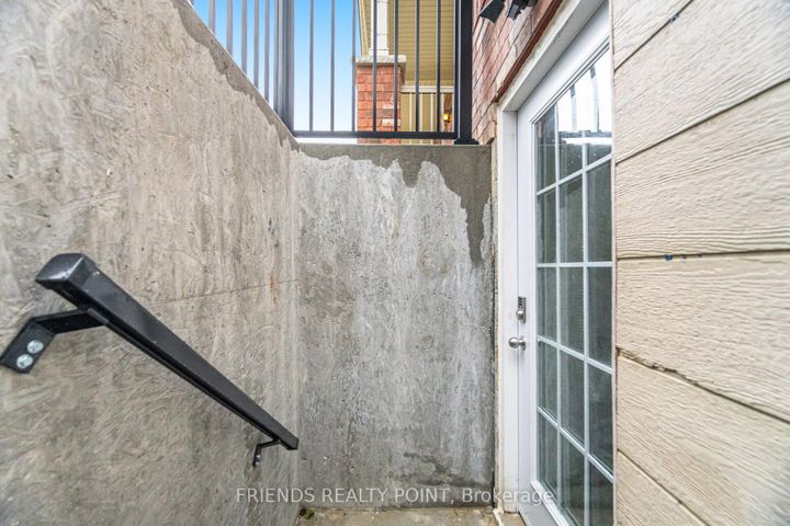 Photo 34 at 19 Donlamont Circle, Northwest Brampton, Brampton