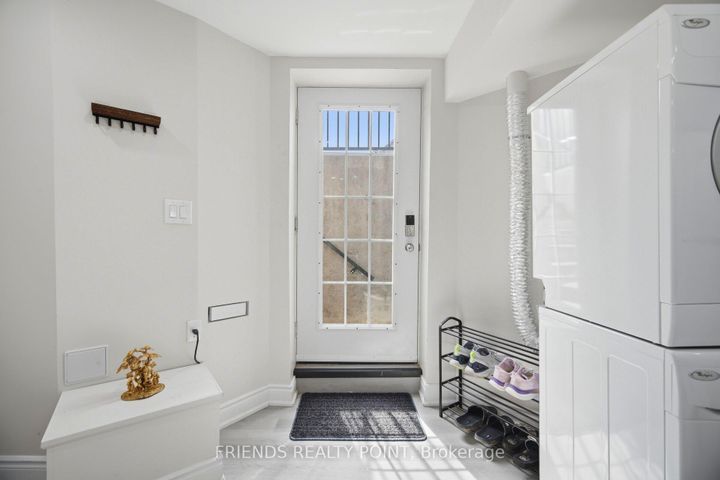 Photo 35 at 19 Donlamont Circle, Northwest Brampton, Brampton