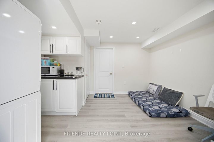 Photo 36 at 19 Donlamont Circle, Northwest Brampton, Brampton