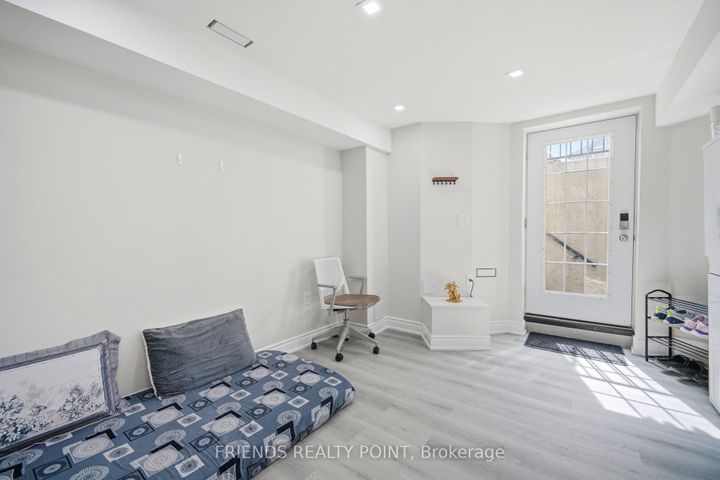 Photo 37 at 19 Donlamont Circle, Northwest Brampton, Brampton