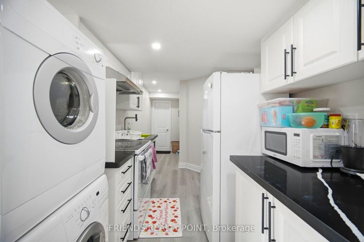 Photo 38 at 19 Donlamont Circle, Northwest Brampton, Brampton